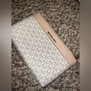 Michael Kors Clutch